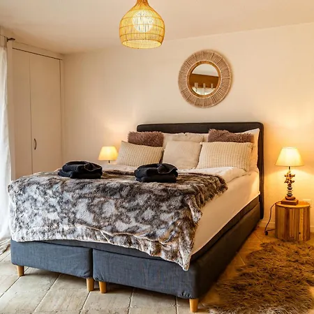Cozy Chamia Ζερμάτ